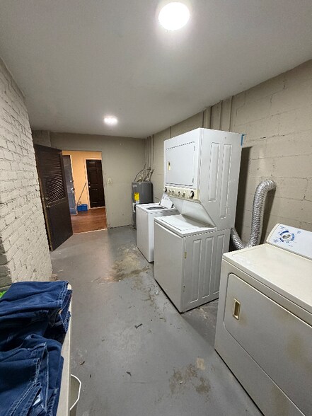 Building Photo - 215 Orange St