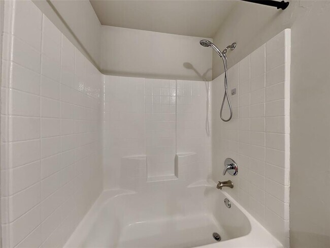 Building Photo - 2033 W Hunters Springs Way