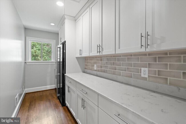 Building Photo - 4905 Dorset Ave