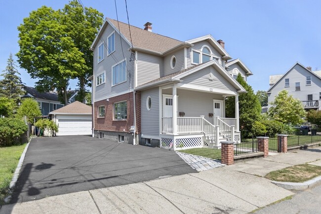 Building Photo - 17 Gilbert St