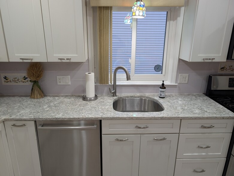 Building Photo - 28 Shapley Ave