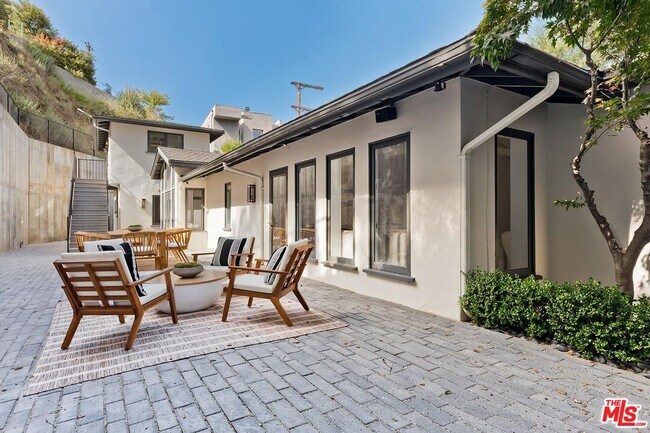 Building Photo - 1847 N Beverly Dr