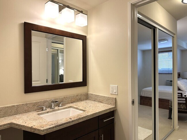 Building Photo - The Cove Waikiki - 2BR/2BA/2PK (Pet Negoti...