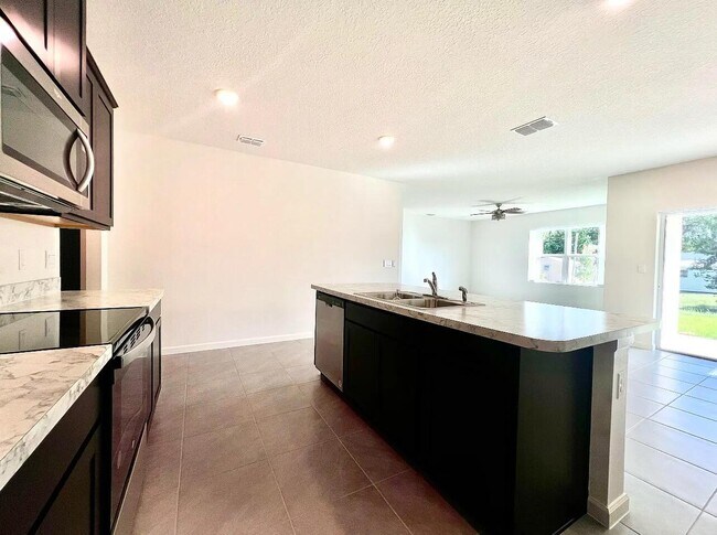 Building Photo - 498 Periwinkle Dr