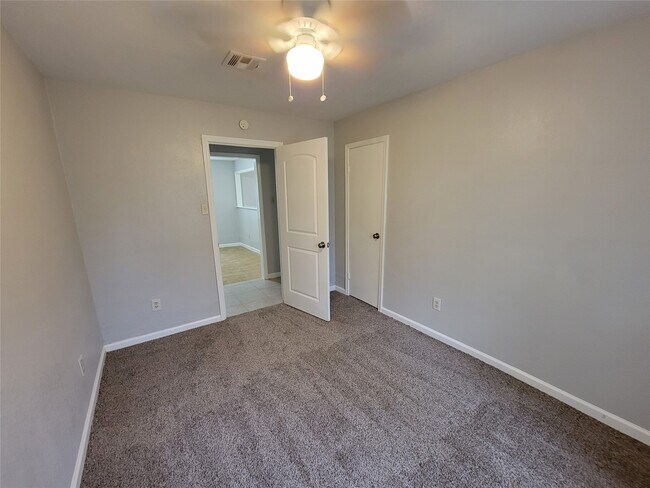 Building Photo - 2205 Velma St