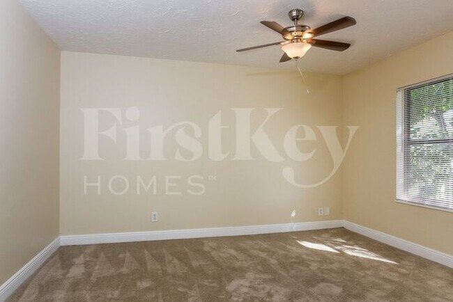 Building Photo - 5927 Ithaca Cir W