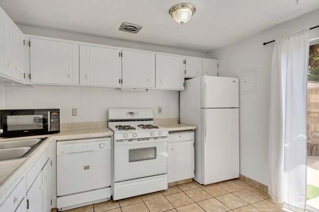 Building Photo - 1431 Arthur Dr