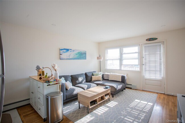 Building Photo - 765 Shore Rd