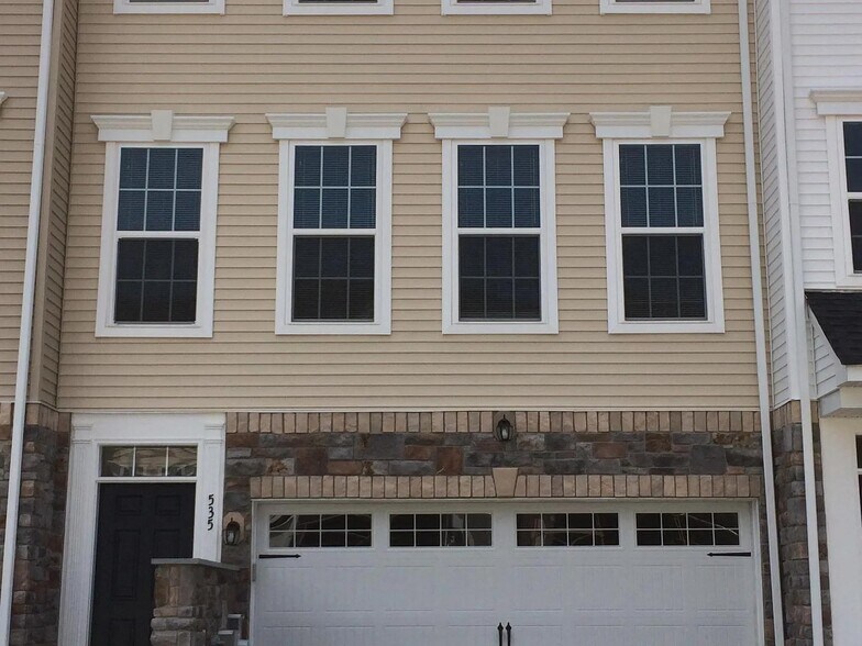 Front of house - 535 Liam Pl