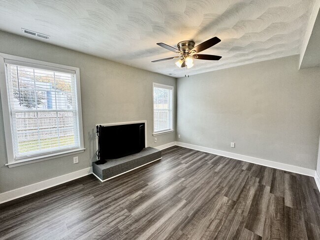 Building Photo - Updated & Ready For You On 12-05-25! A Pet-Friendly Home w/Attached Garage, All Appliances Convey...