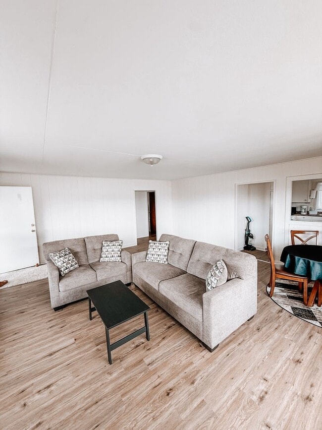 Building Photo - Furnished & Well-Maintained Plantation Hom...