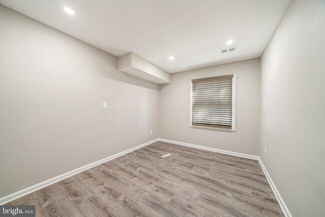 Building Photo - 8318 Kingsgate Rd