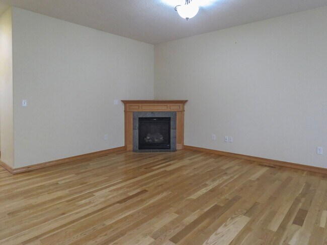 Building Photo - Master on Main- 3 Bedroom Plus 3 Bath Home...
