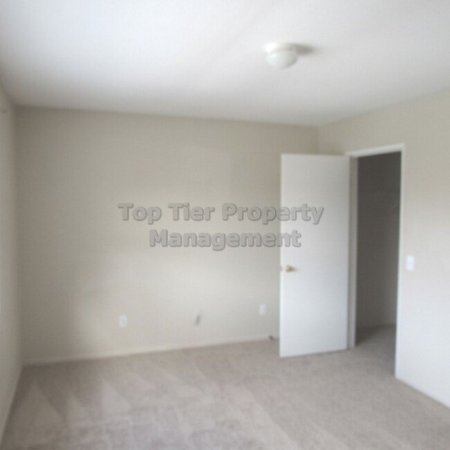 Building Photo - ****Beautiful 2 bed/2.5 bath House in Grea...