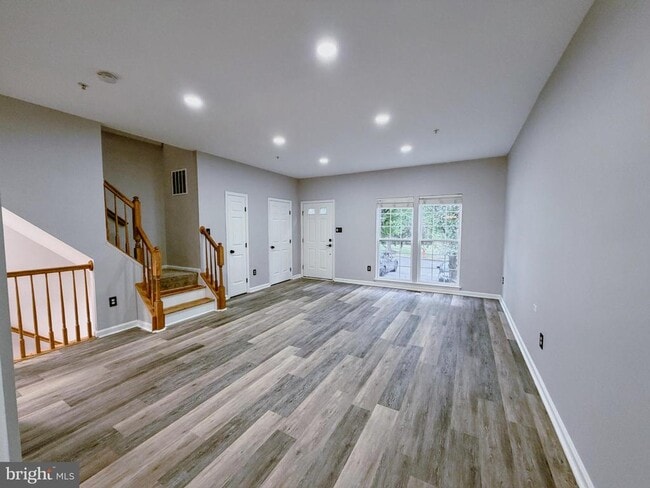 Building Photo - 9837 Sherwood Farm Rd