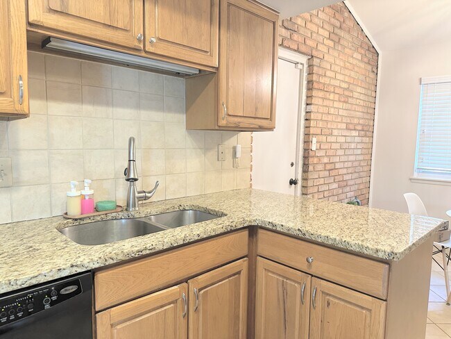 Kitchen - 3045 Moon Lake Dr