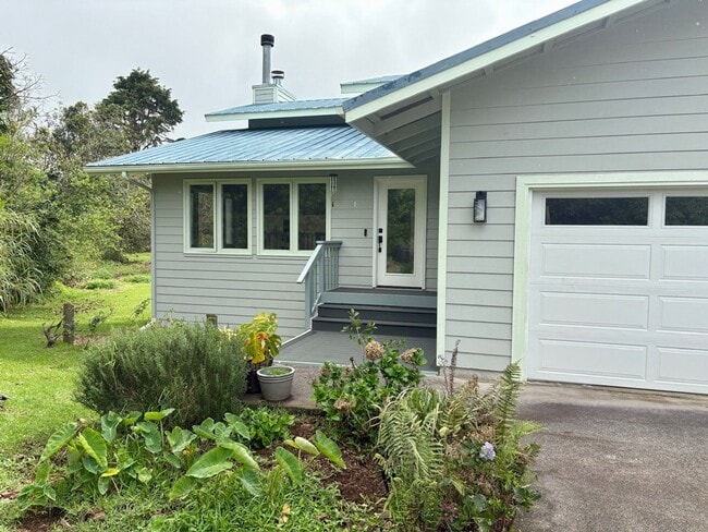 Building Photo - Private 3 bdrm custom home on acreage