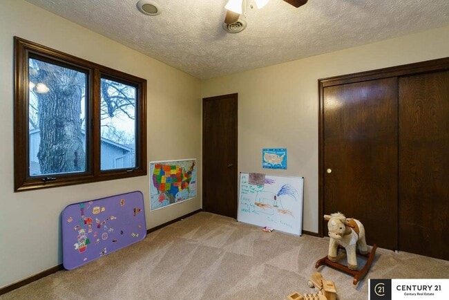 Building Photo - 845 Hidden Hills Dr