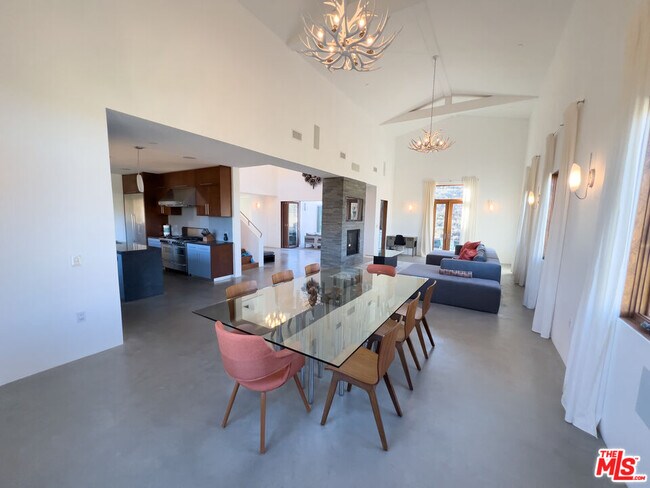 Building Photo - 29282 Circle Dr