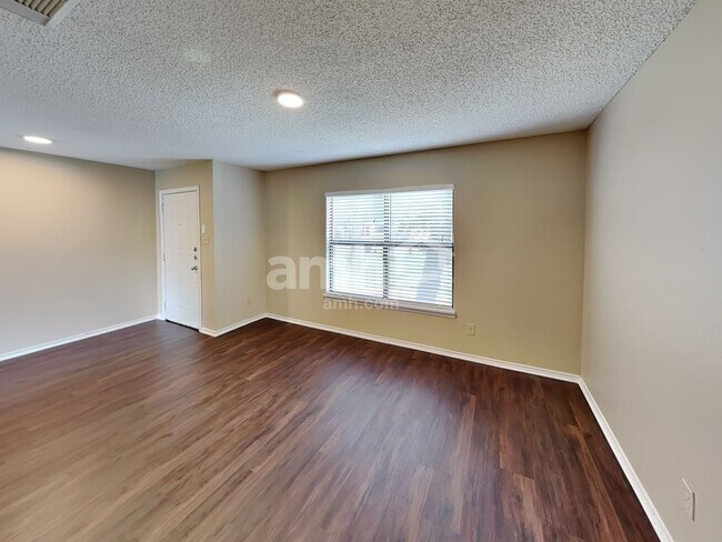 Building Photo - 9815 Criswell Crk