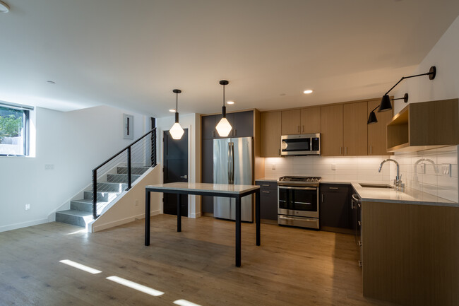 Double height entry space and spacious chef's kitchen with plenty of storage - 625 Malden Ave E