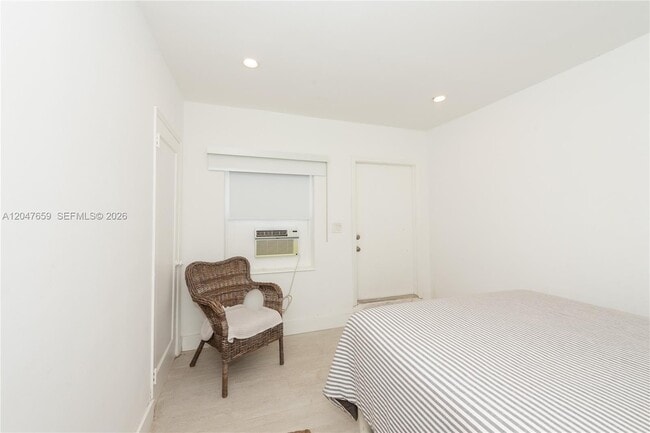 Building Photo - 9940 Collins Ave