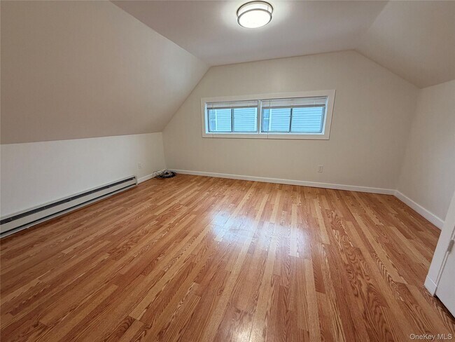 Building Photo - 12 Elves Ln