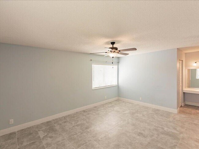 Building Photo - 231 Pine HOV Cir