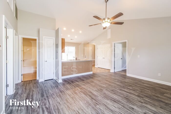 Building Photo - 136 Fir Dr