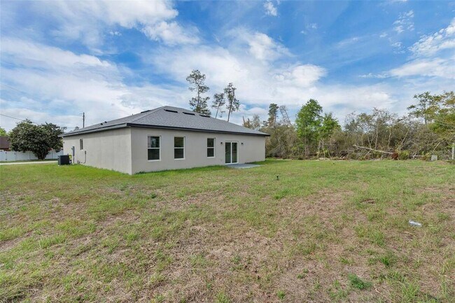Building Photo - 2211 SW 153rd Pl Rd