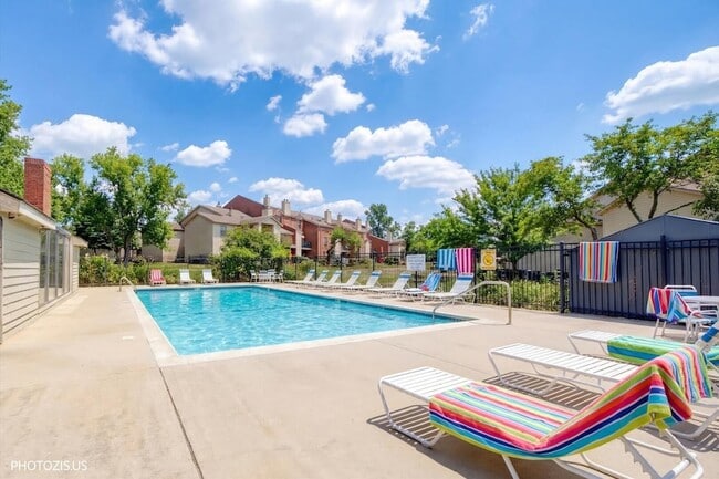 Building Photo - 1955 N Hicks Rd