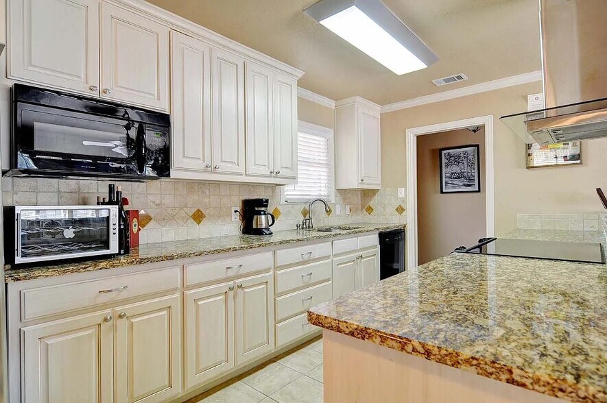 Building Photo - 3355 Bilglade Rd