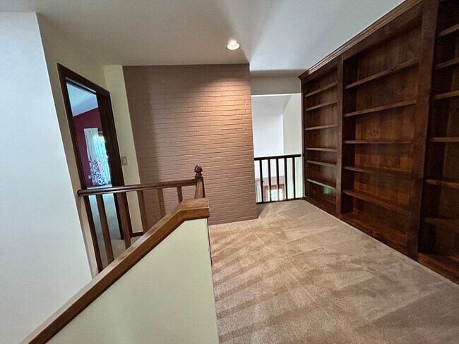 Building Photo - Gorgeous 4 Bedroom Townhome Steps from Boulder Country Club