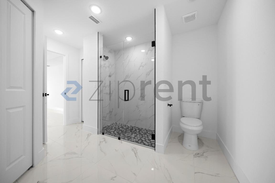 Building Photo - 4117 NE 16th Ave