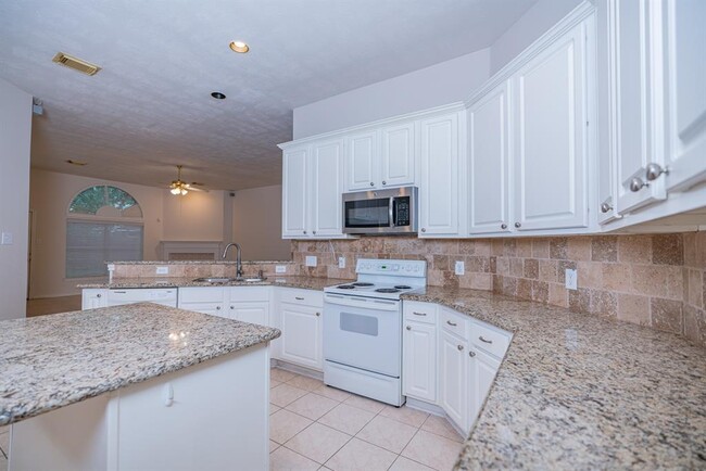 Building Photo - 1626 Maryvale Dr