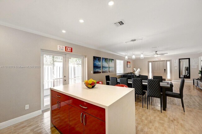 Building Photo - 825 Harrison St