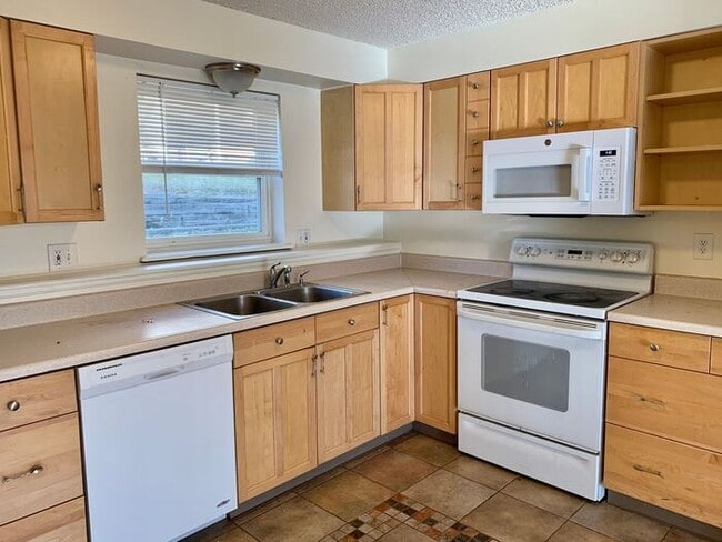 Building Photo - Great 2 Bedroom, 1 Bathroom Condo in Fort Collins, CO - On Spring Creek Trail Near Edora Park!