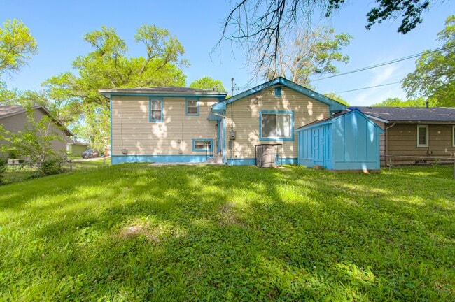 Building Photo - 9411 Fairwood Dr
