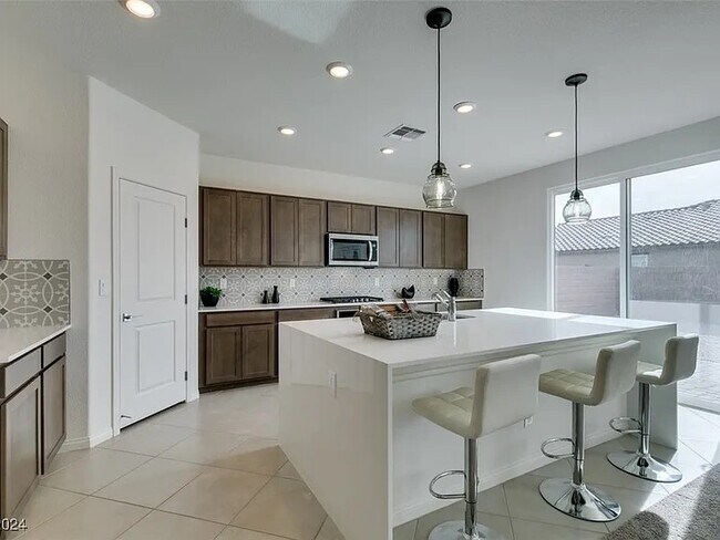 Building Photo - 6985 Solano Cyn Ave