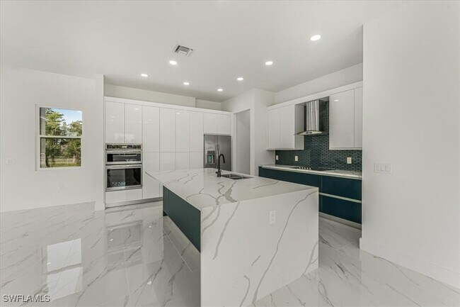 Building Photo - 2941 37th Ave NE