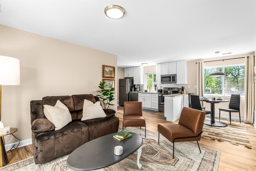 Building Photo - 18423 Sharon Ln