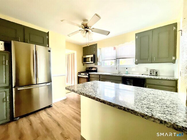 Building Photo - 55 Bronx Ave