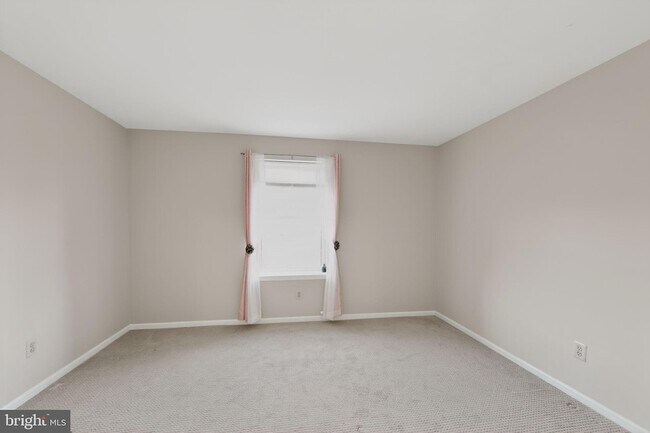 Building Photo - 933 Washington Pl