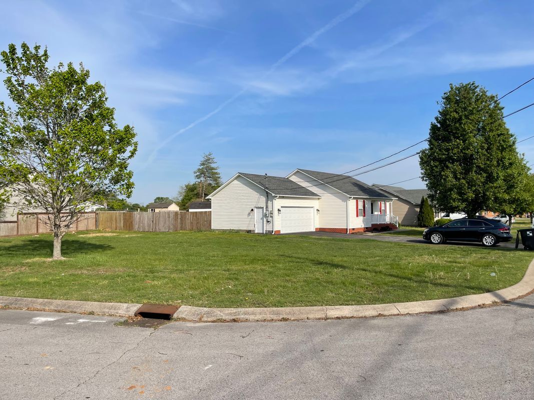 Building Photo - 1610 Robert Rd