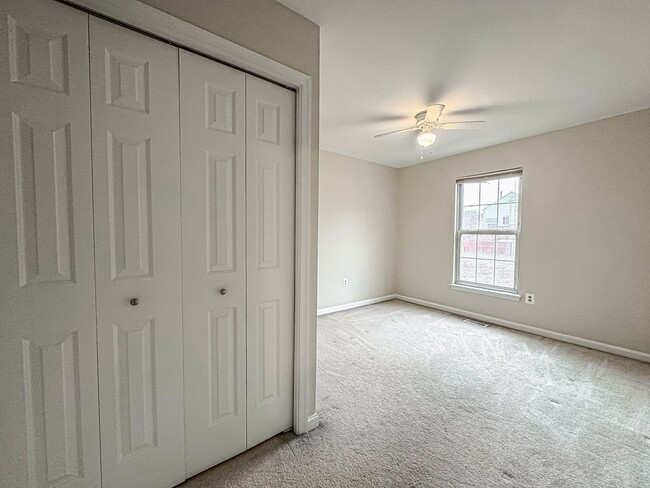 Building Photo - Charming 3 Bed 2.5 Bath Townhome With Pati...