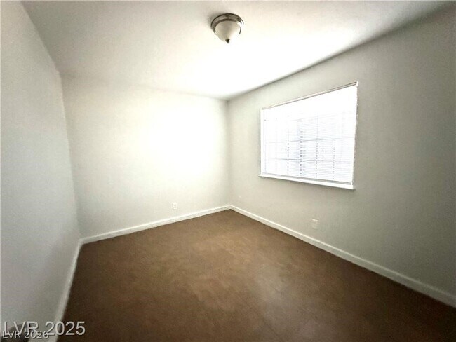 Building Photo - 2112 Venus Ave