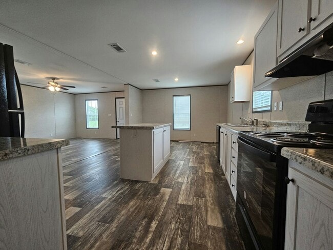 Building Photo - 464 Suwanee Dr