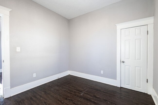 Building Photo - Cozy Single-Family Home with Spacious Back Yard!