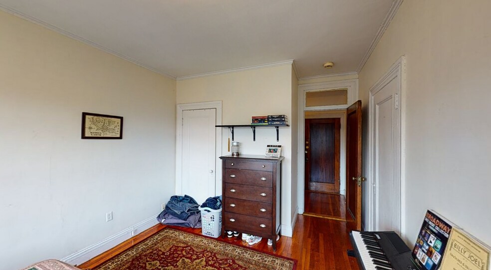 Building Photo - 18 Glenville Ave