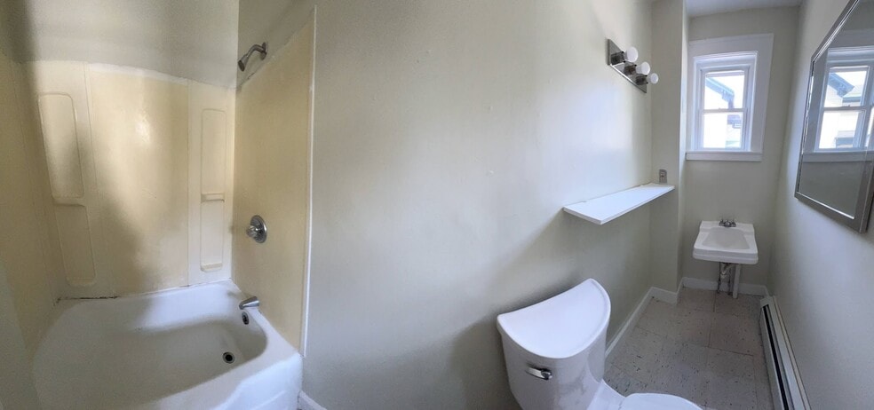 Building Photo - 24 Loomis St